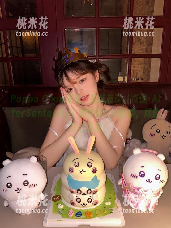 Poppa Chan呈现：圣诞莉莉（贞德·AlterSantaLily）的梦幻cos图集，尽显节日魅力